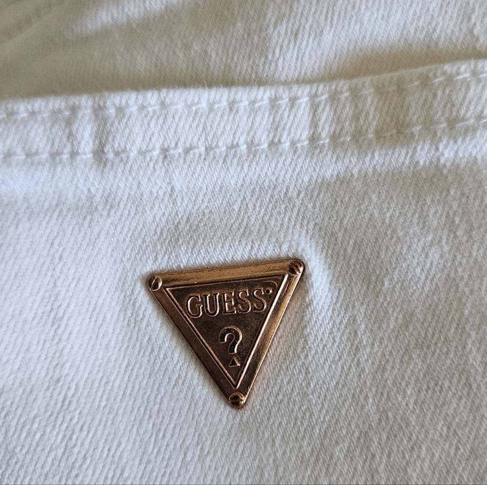 🌺Guess White Denim Shorts - Picture 3 of 5